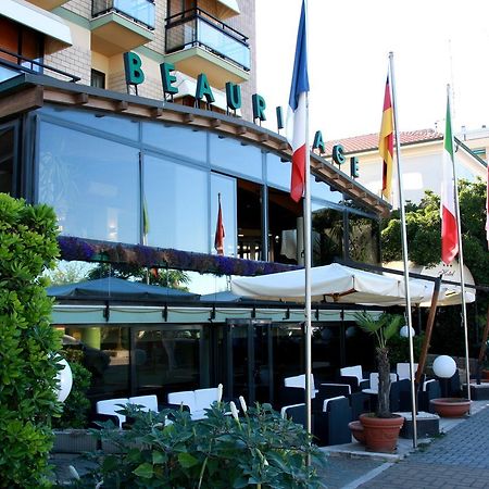 Hotel Beaurivage Fano Exteriör bild