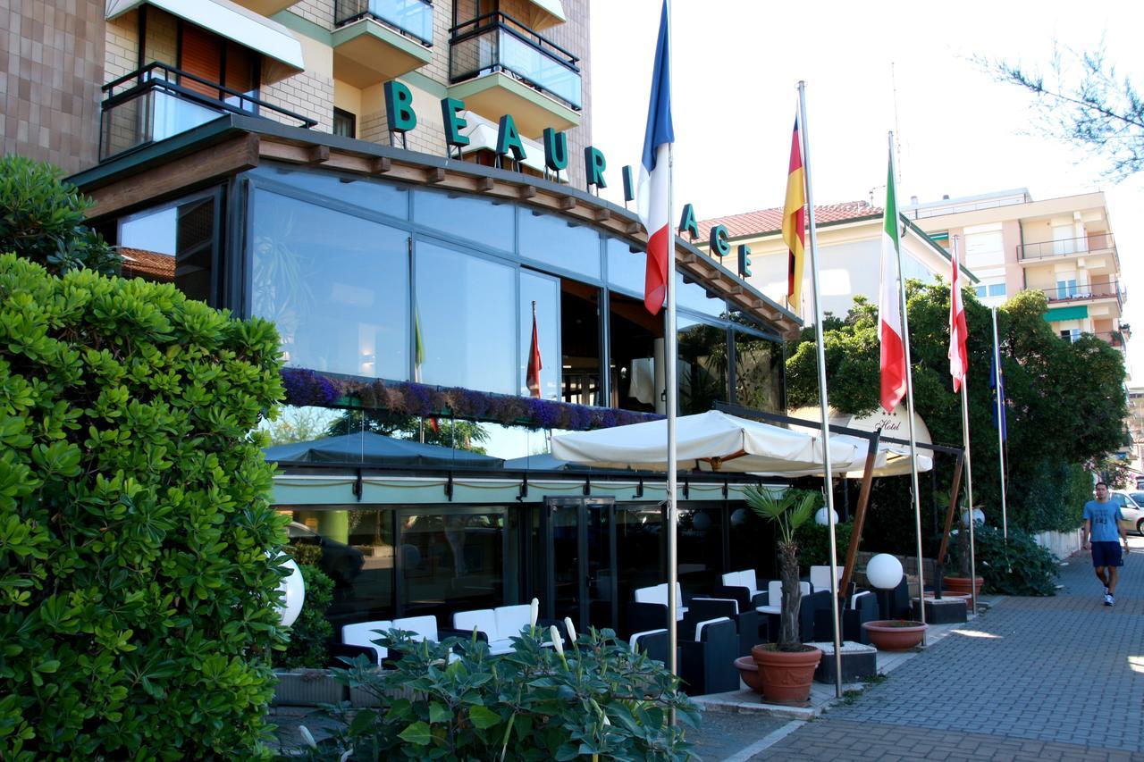Hotel Beaurivage Fano Exteriör bild