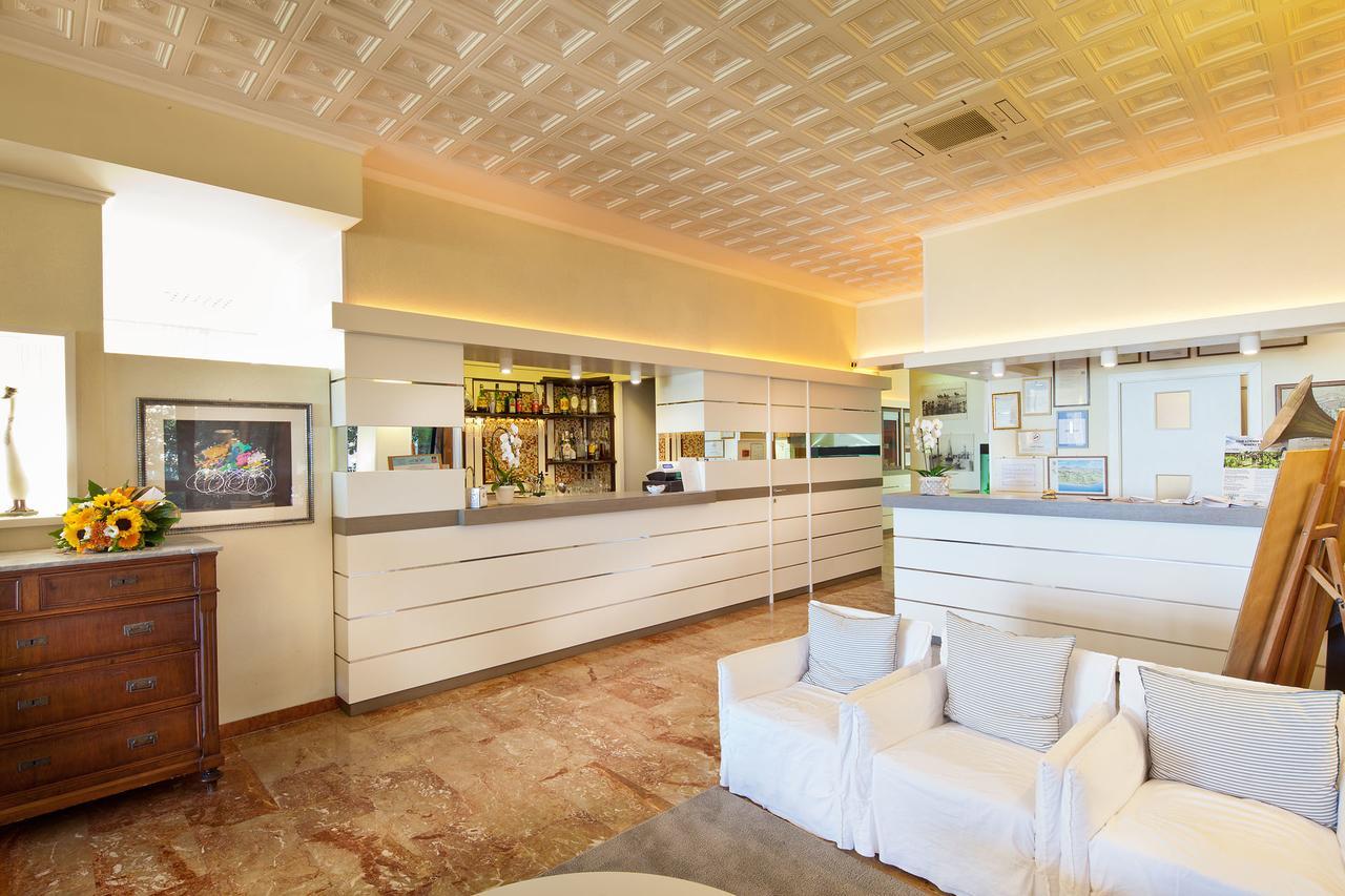 Hotel Beaurivage Fano Exteriör bild