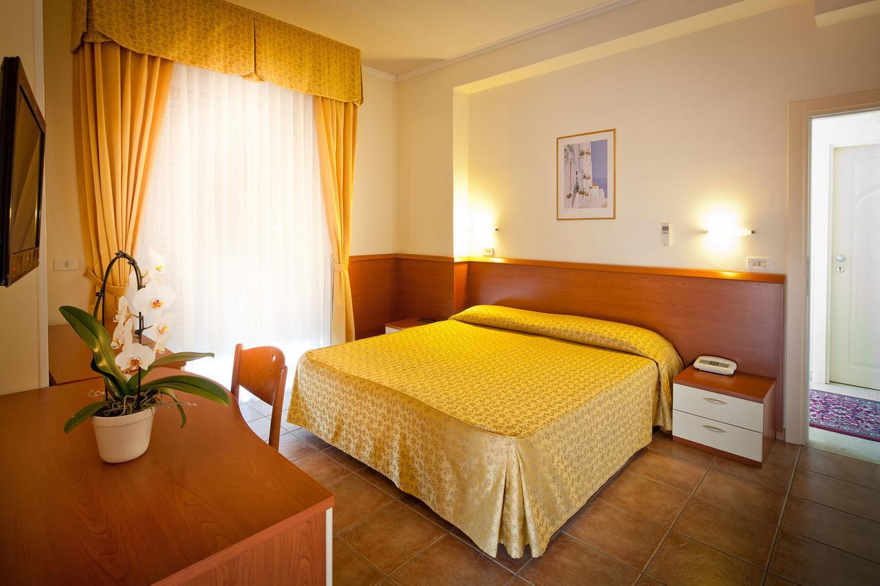 Hotel Beaurivage Fano Rum bild