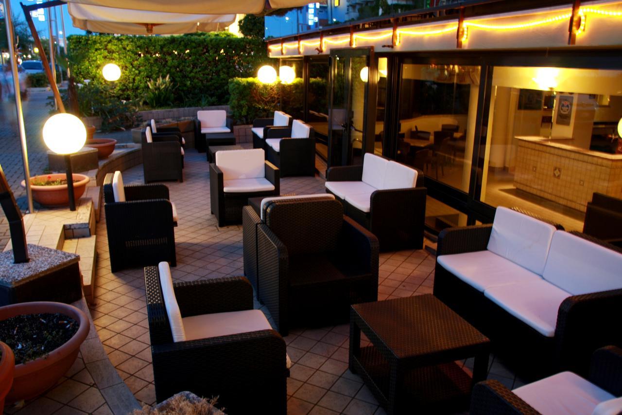 Hotel Beaurivage Fano Exteriör bild